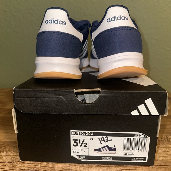 Adidas Run 70s 2.0 kids shoes size 3.5 - Picture 3 of 6